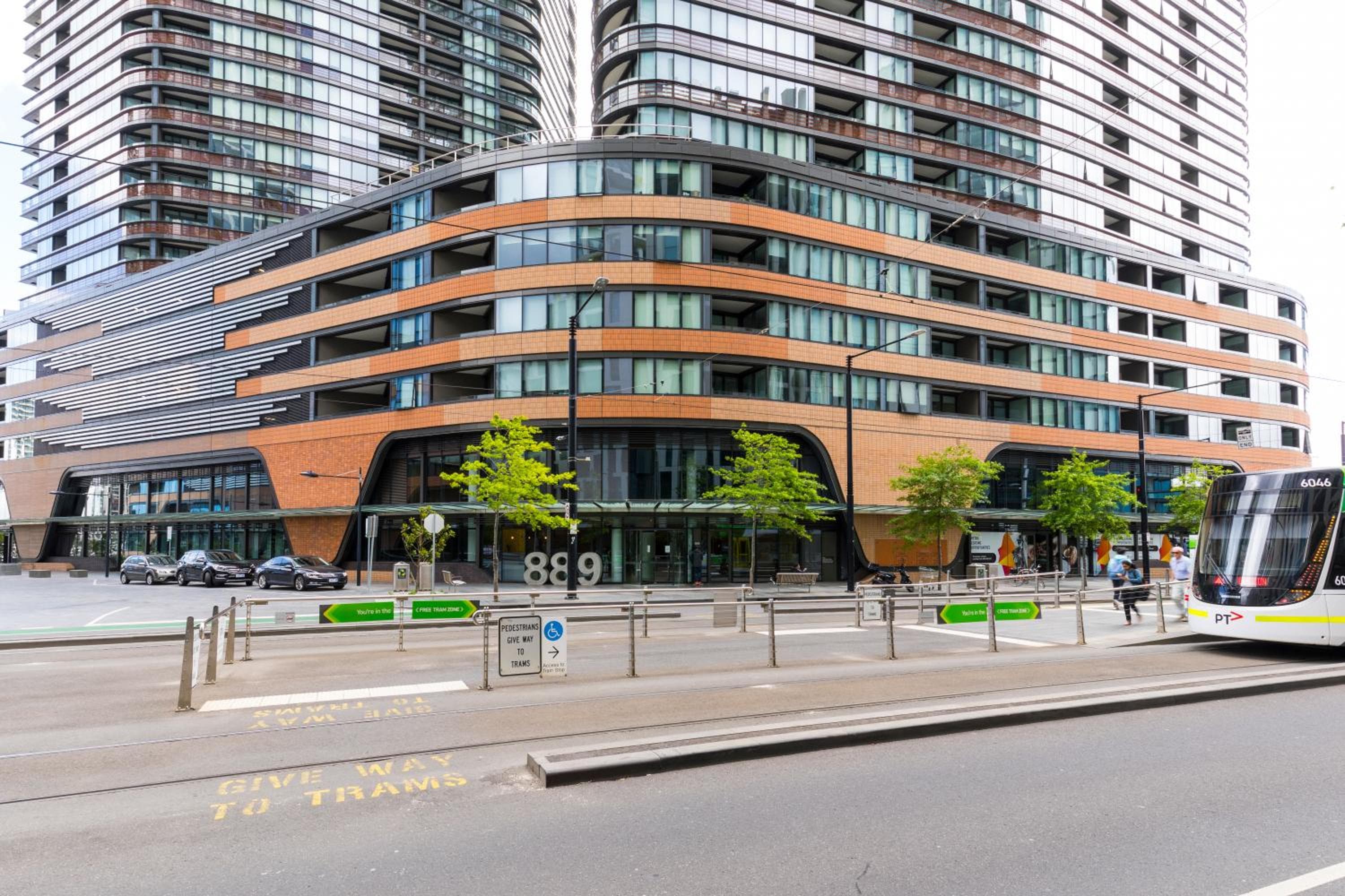 Melbourne Lifestyle Apartments - Best Views on Collins