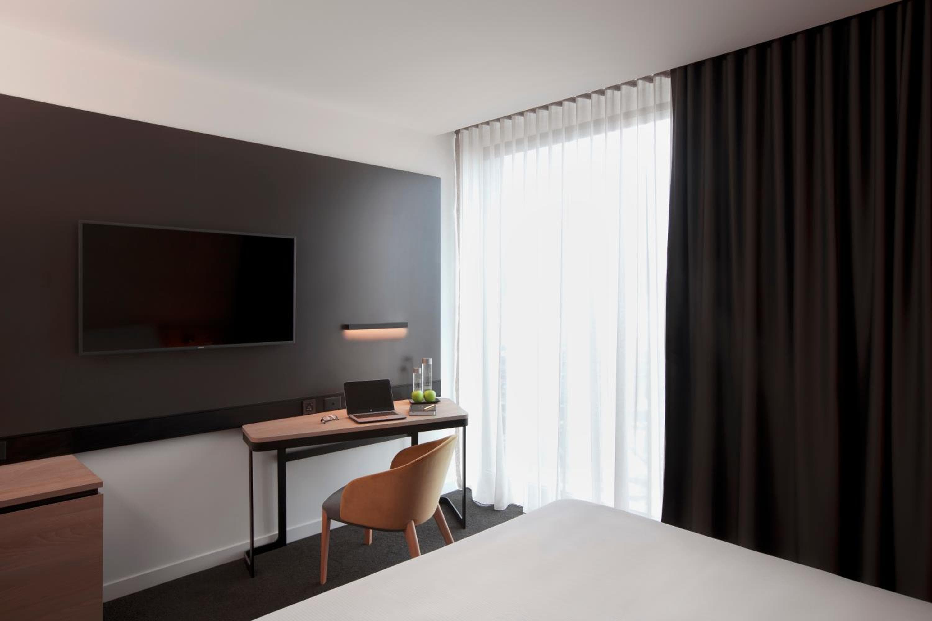 1 King Bed Deluxe
