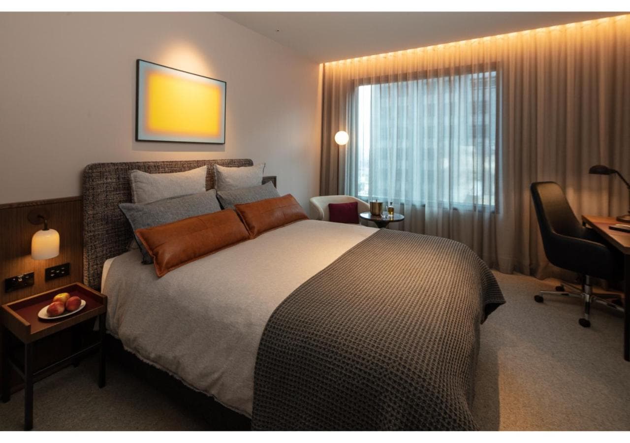 NEXT QUEEN ROOM