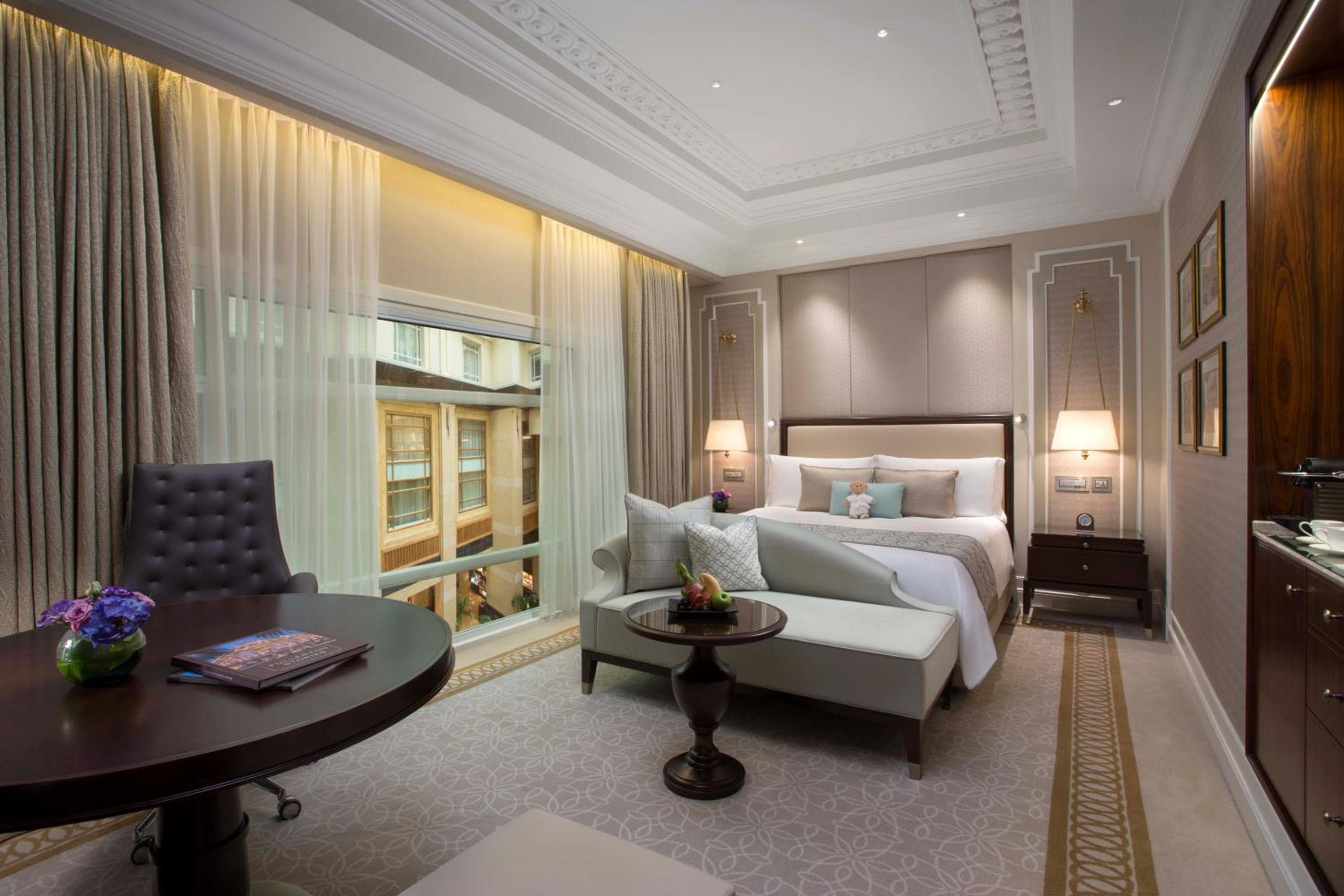 Premier Courtyard Room