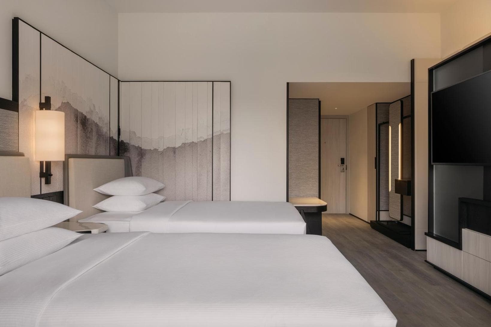 TWIN HILTON ROOM,29 SQ.M / 312 SQ.FT.-55-INCH LED TV-WI-FI,MINIBAR-SEPARATE BATHTUB AND RAINSHOWER,