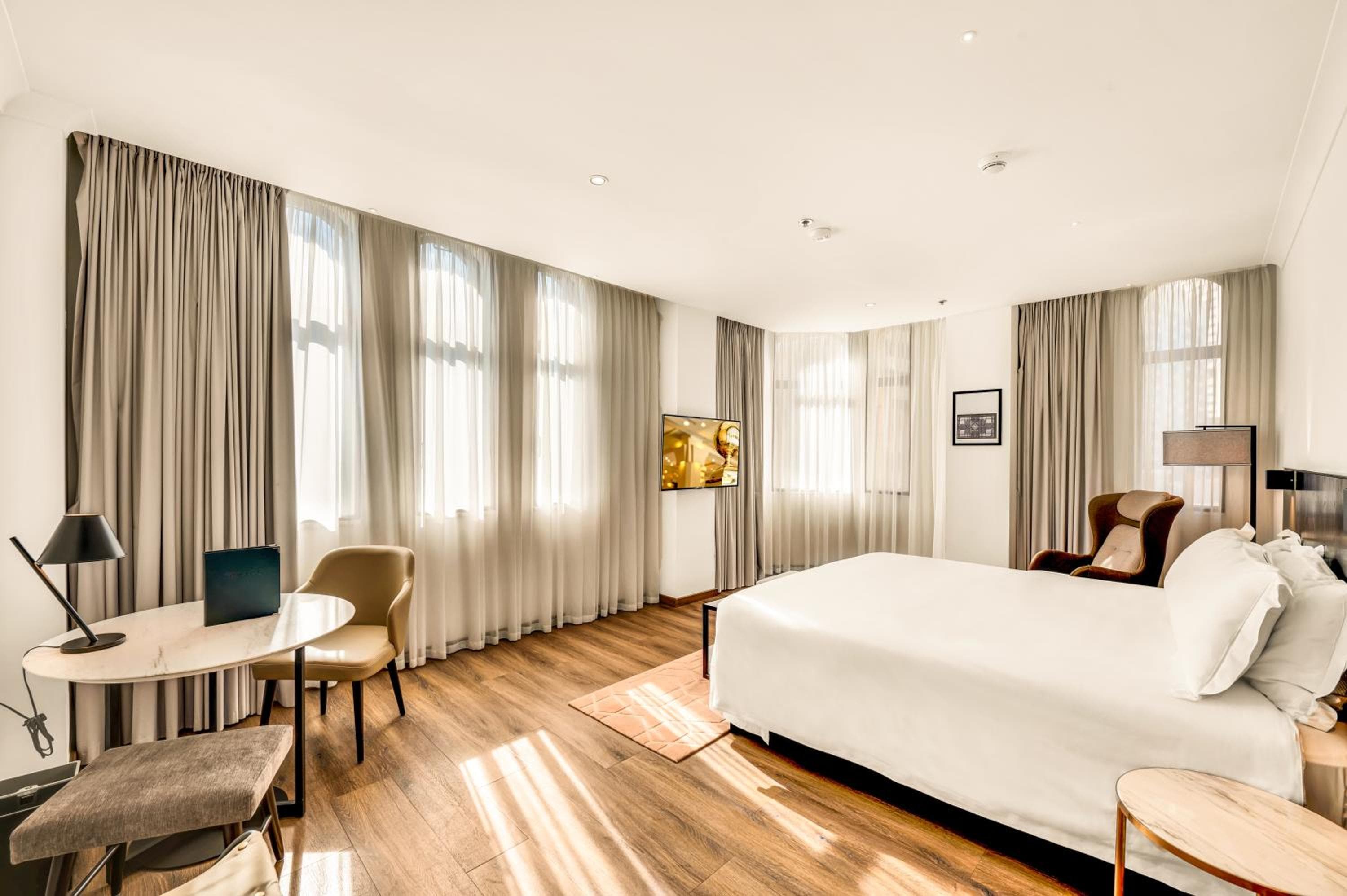 Signature Premium Corner King Room (1 King Bed) - Package Rate