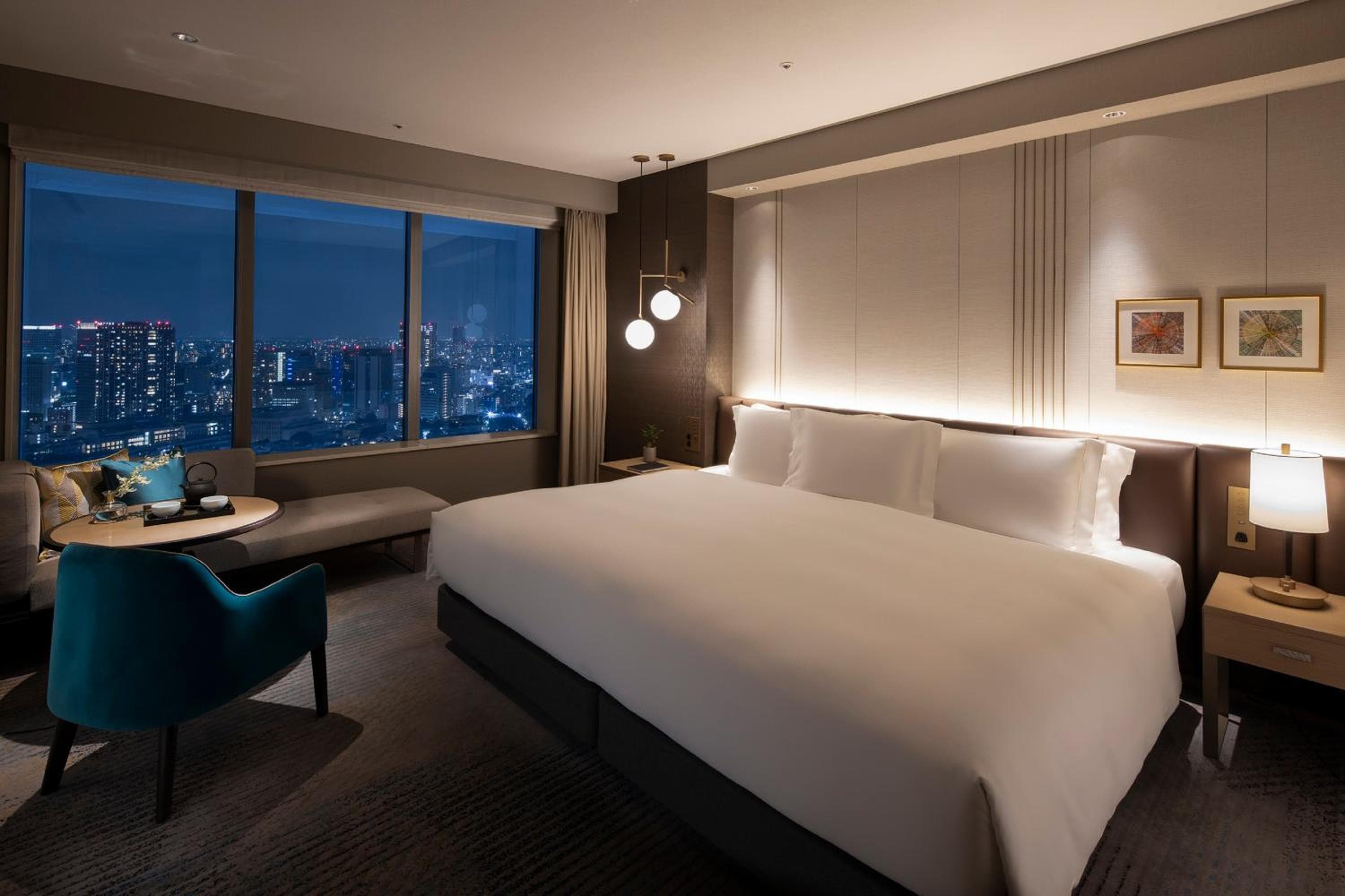 Classic 1 King Bed, City View
