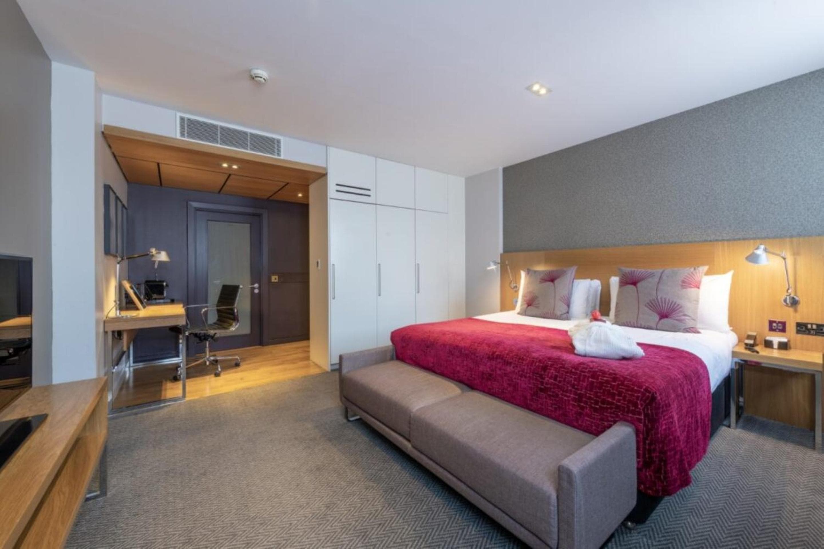 Superior King (1 King Bed) - Package Rate