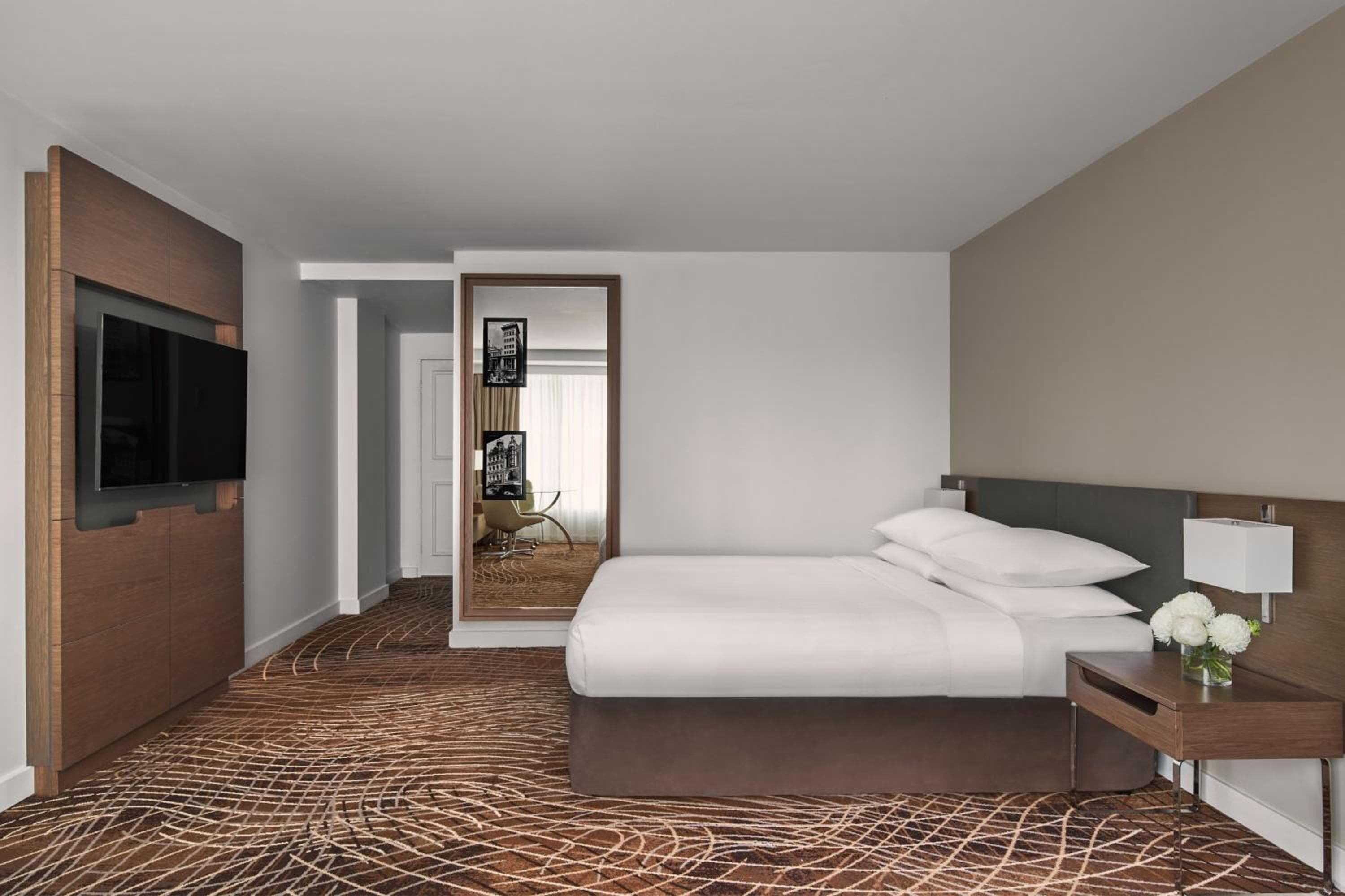 Room, 1 Queen Bed, Non Smoking (Premier Queen)