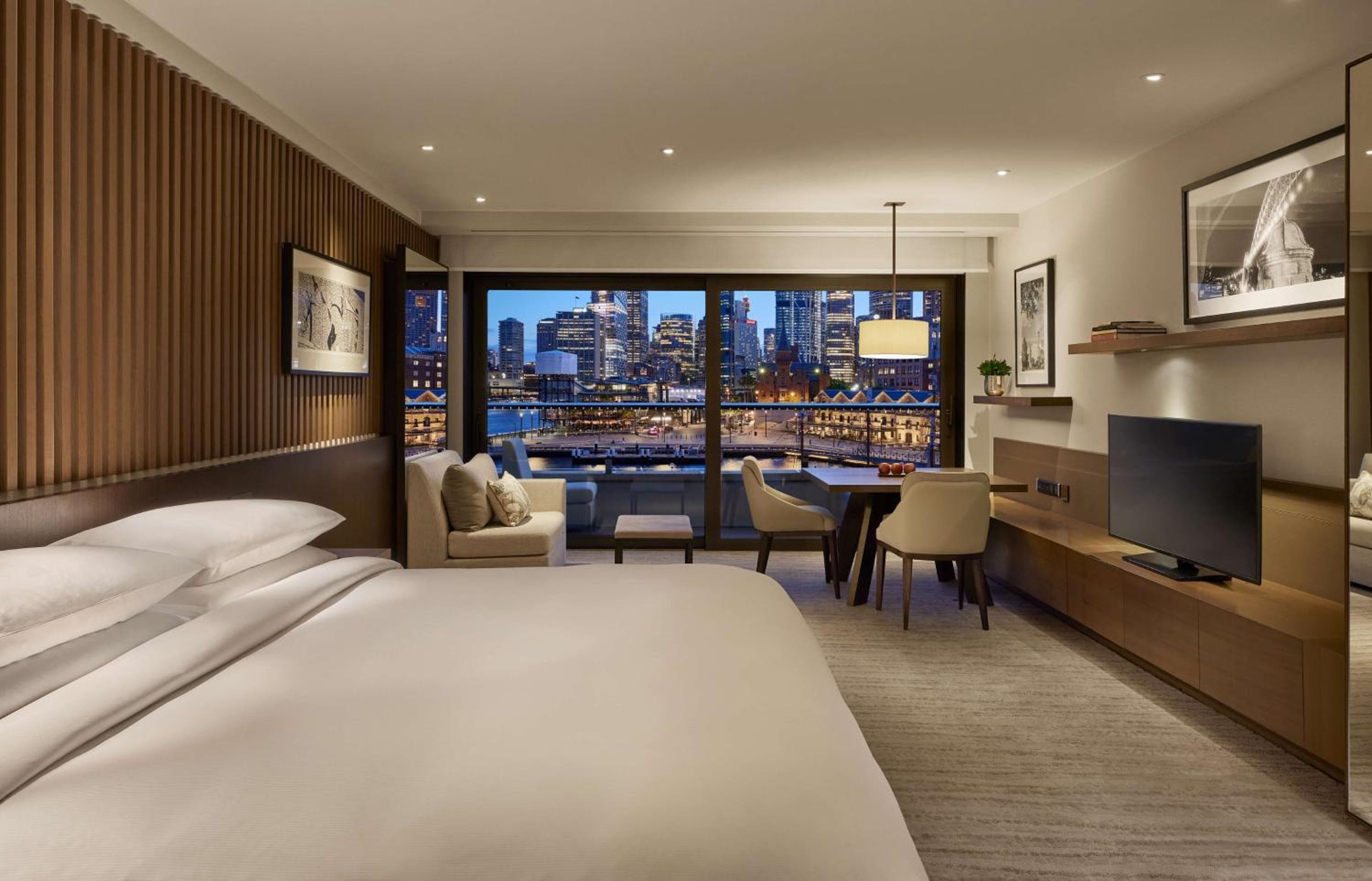 2 Twin Beds with City Harbour View