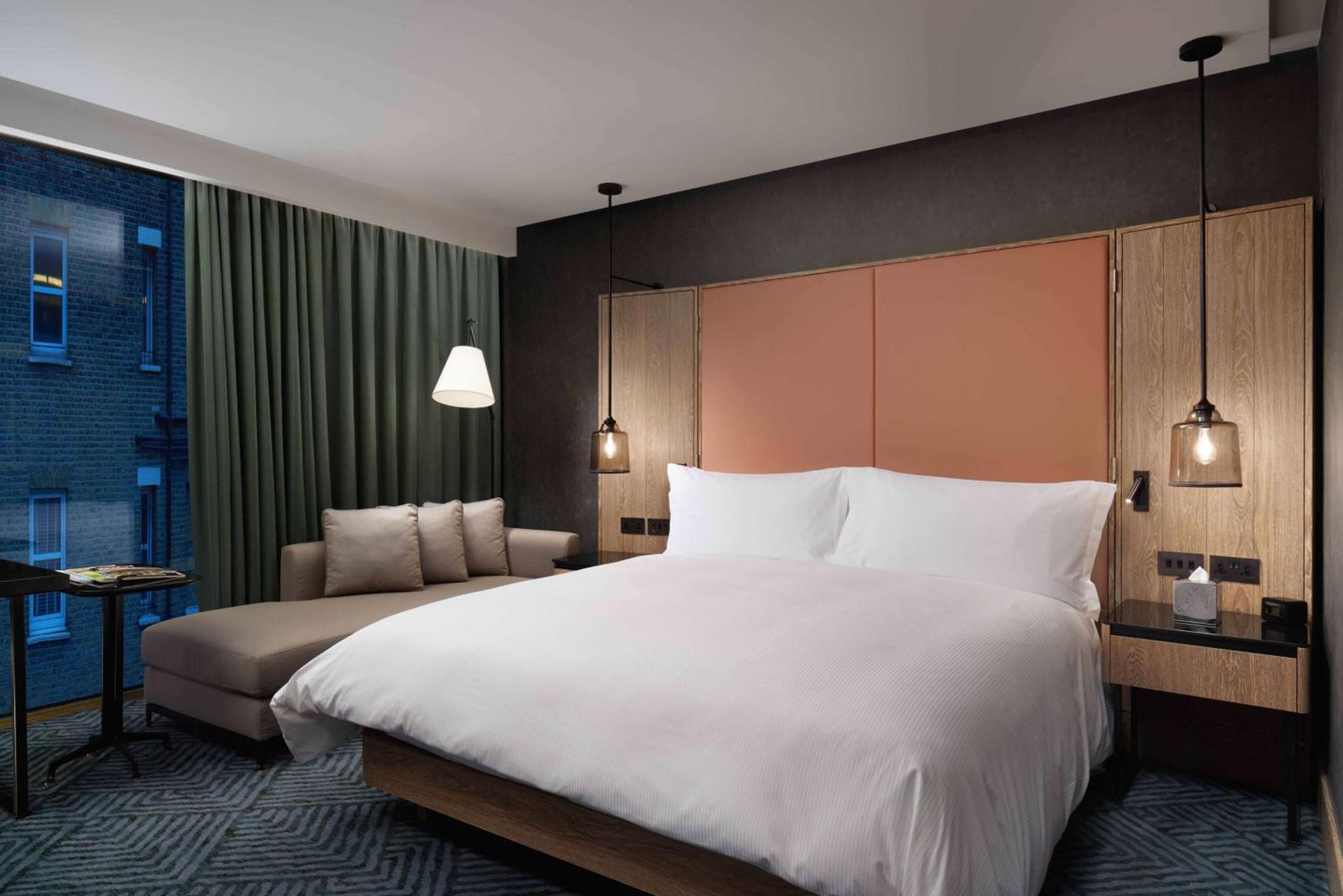 KING DELUXE ROOM