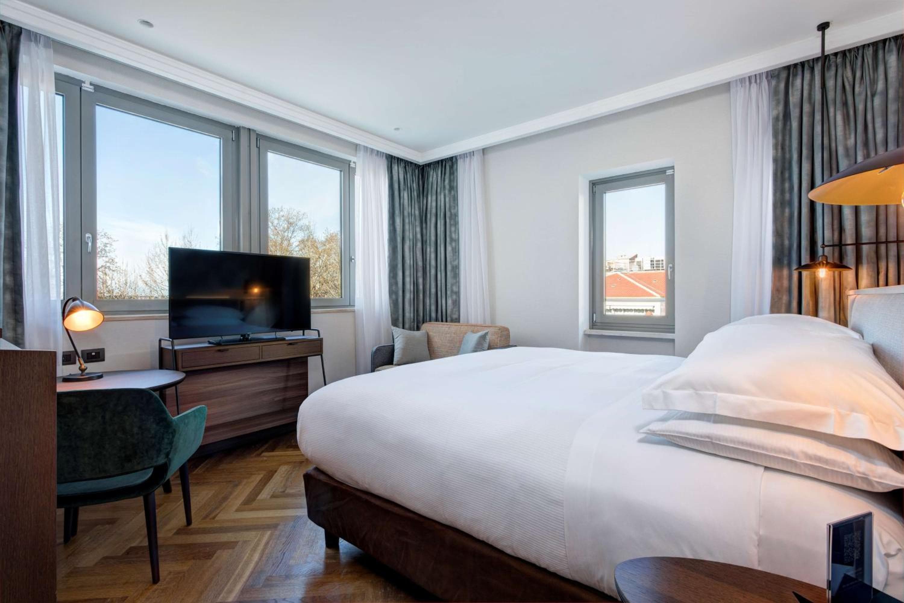 Deluxe Room, 1 King Bed (1 King Bed) - Package Rate