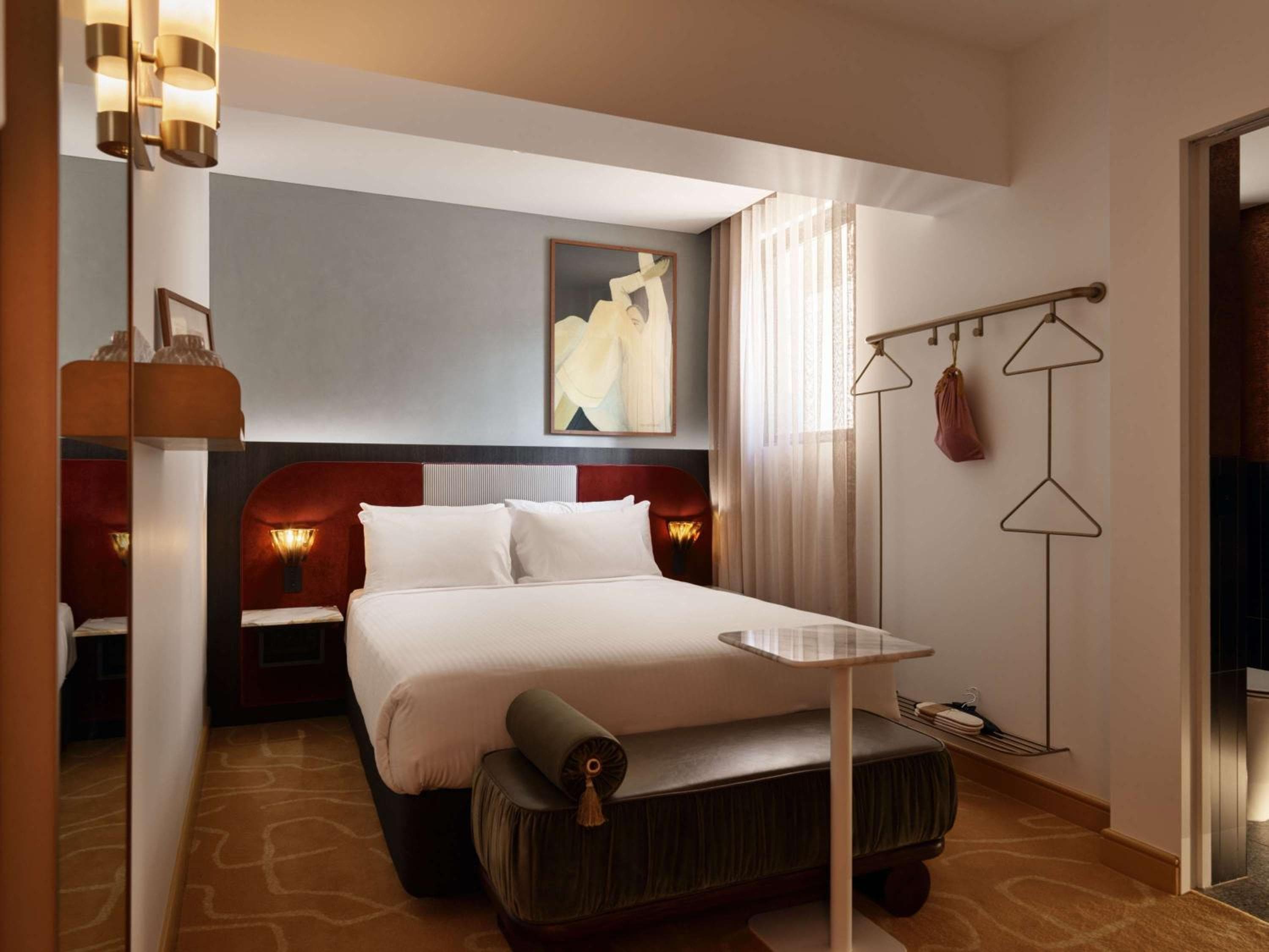 Piccolo room with 1 queen size bed