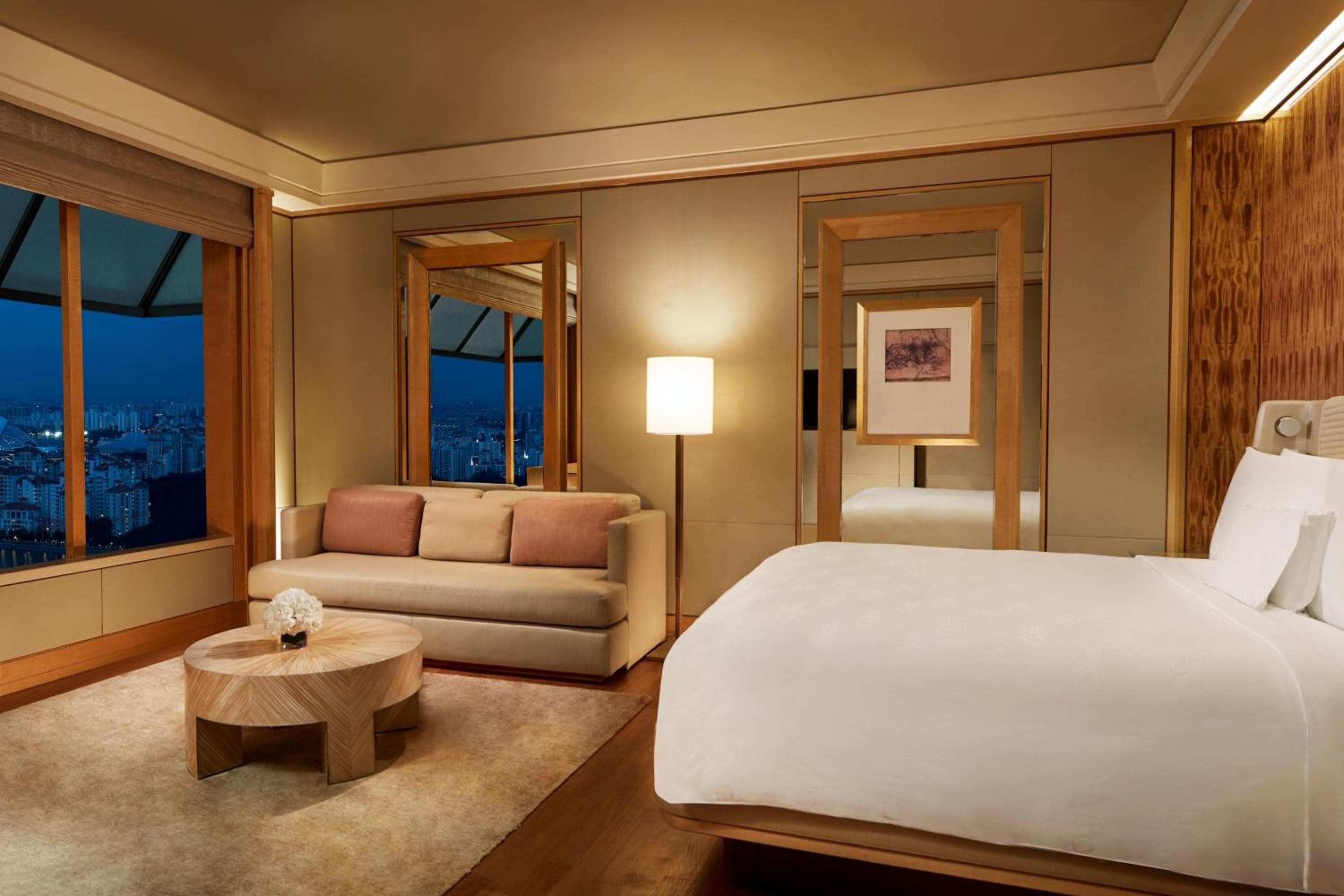 Deluxe Kallang, 1 King Bed, Kallang Precinct View