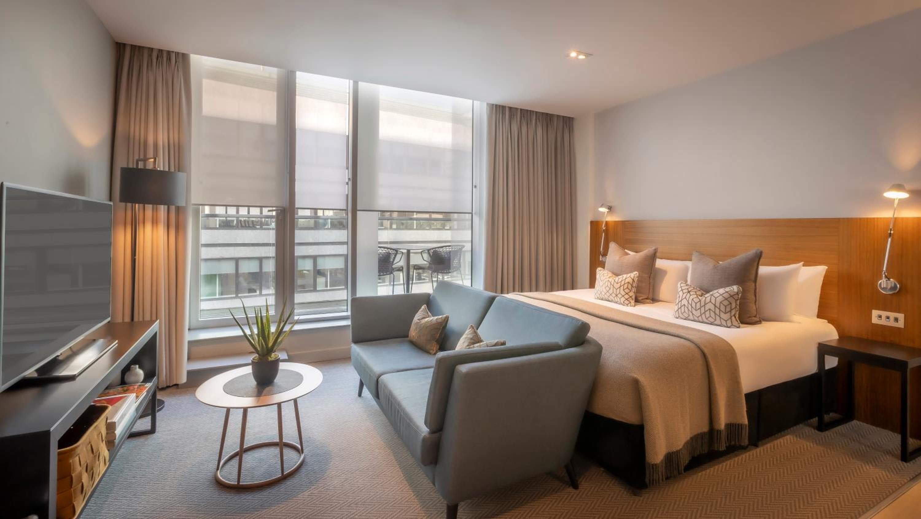 Deluxe King Room with Balcony (1 King Bed) - Package Rate