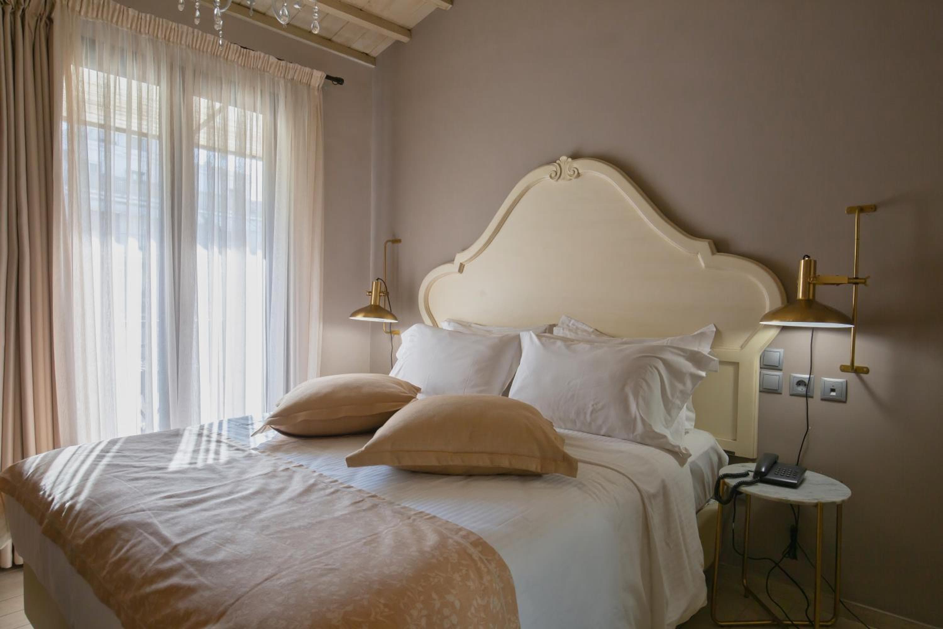 ROOM, DOUBLE BED, ACROPOLIS VIEW