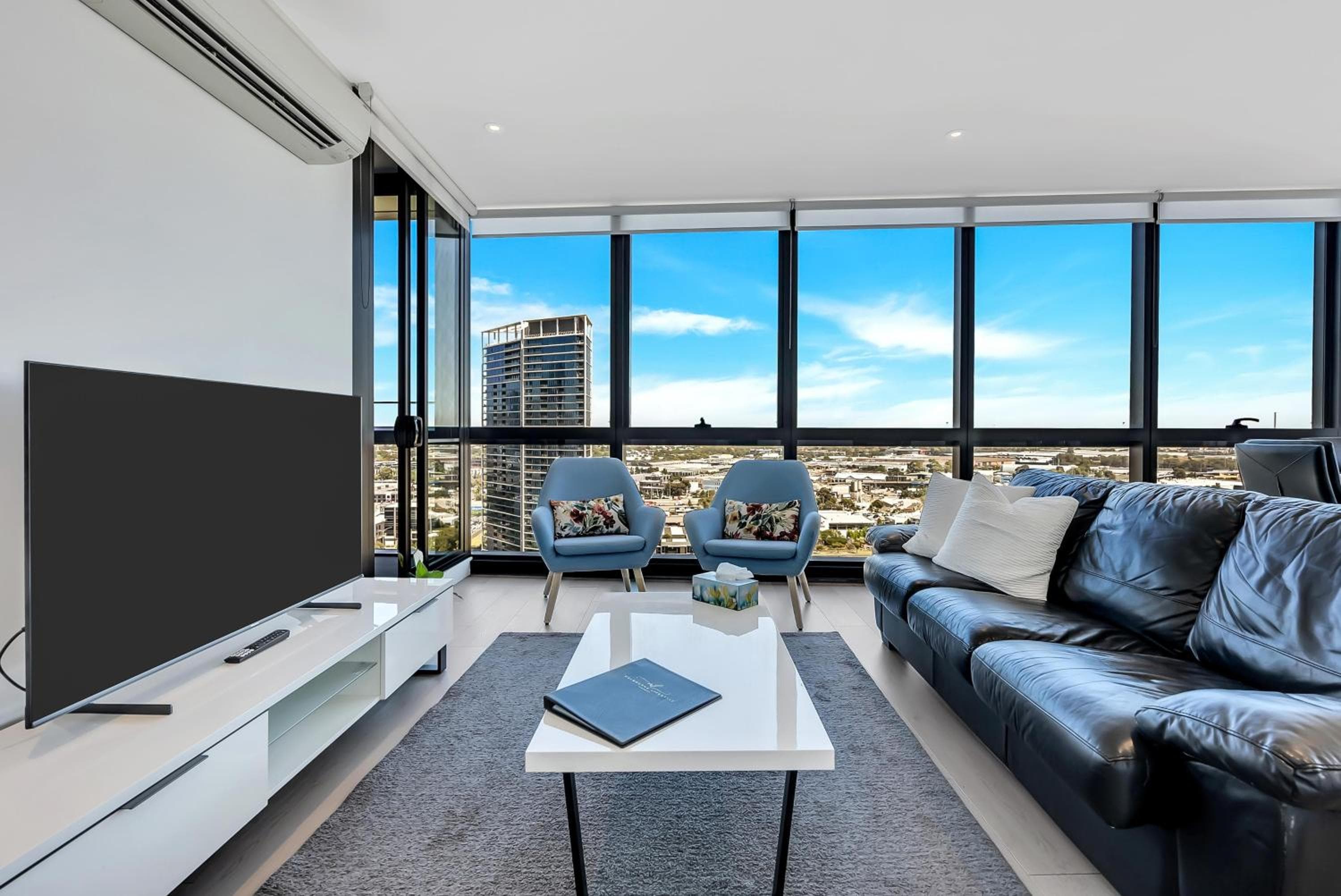 Bayview 2 Bedroom Collection, Q