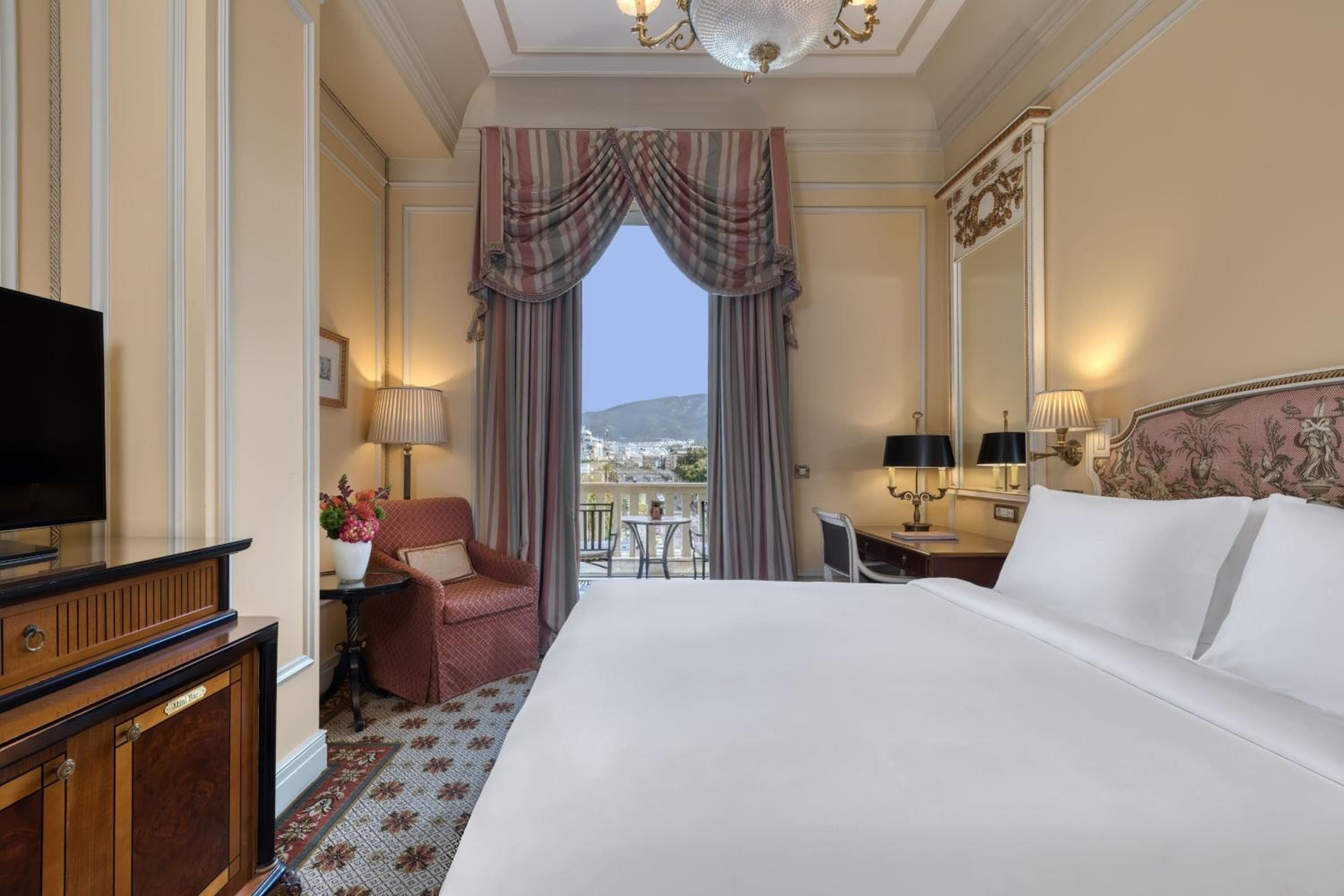 Deluxe, Guest room, 1 King, City view, High floor