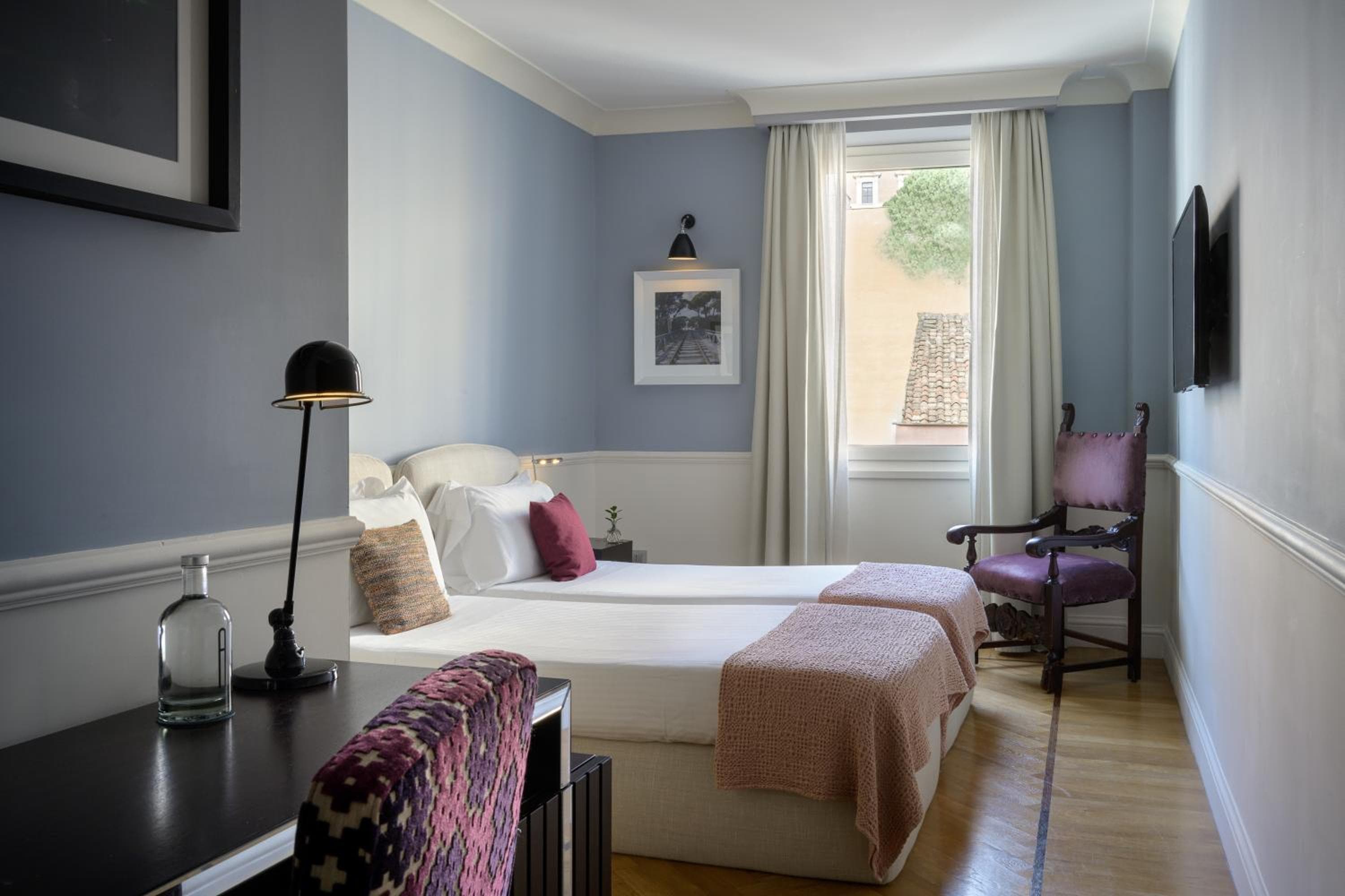 Superior Grey Room
