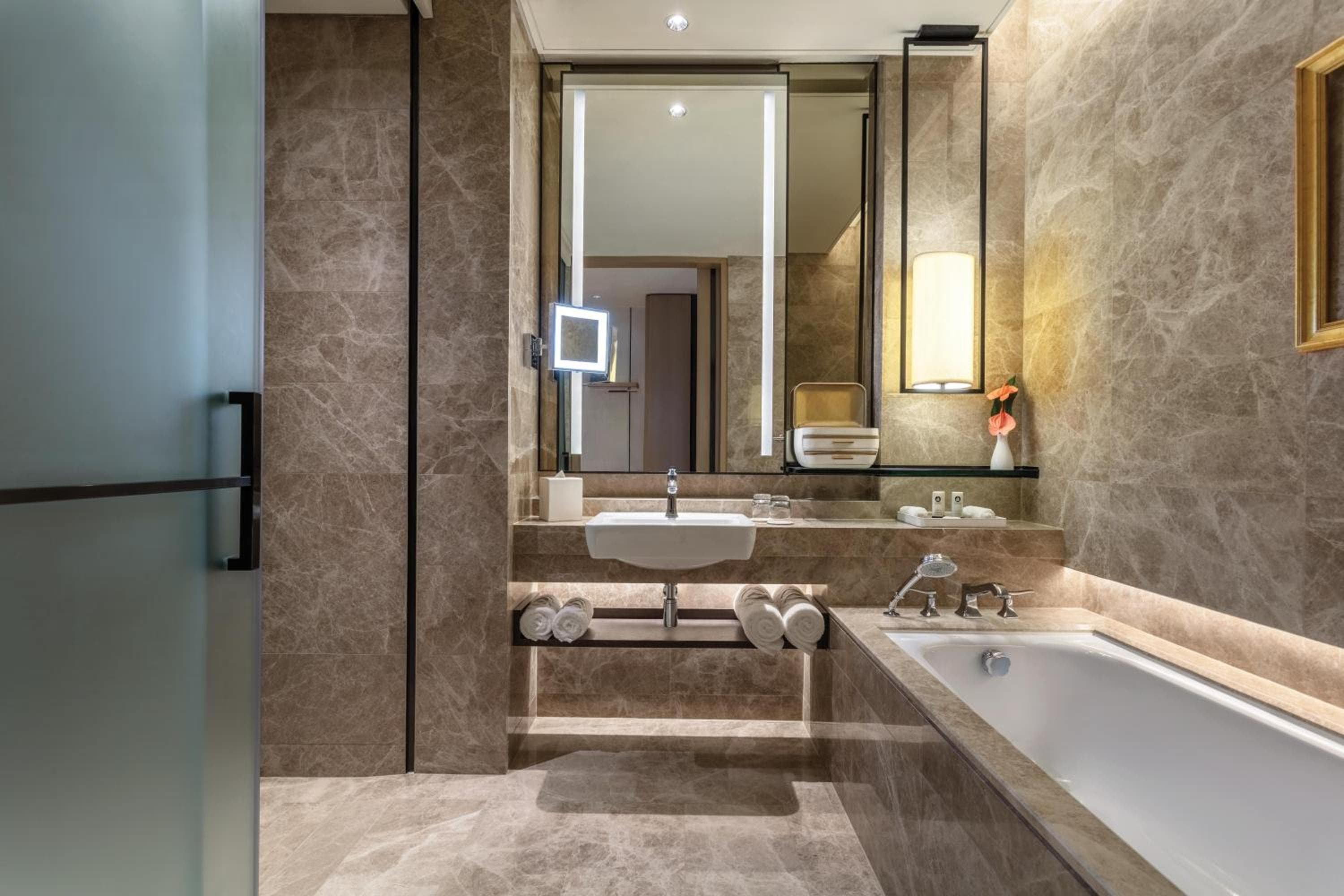 Luxury Premium 2 Twin Beds, City View, High Floor