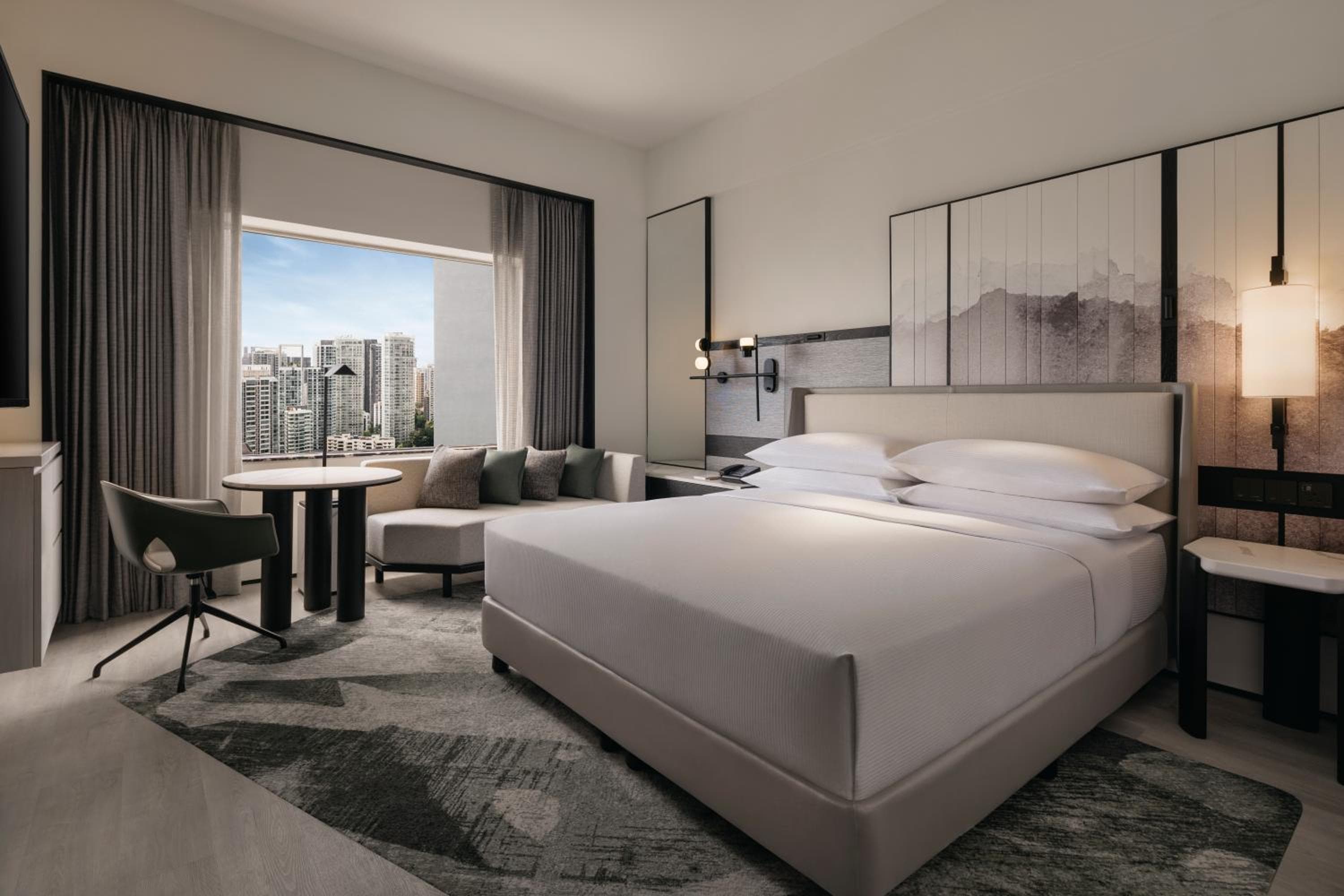 KING HILTON ROOM,29 SQ.M / 312 SQ. FT.-55-INCH-LED TV-WI-FI,MINIBAR-SEPARATE BATHTUB AND RAINSHOWER,