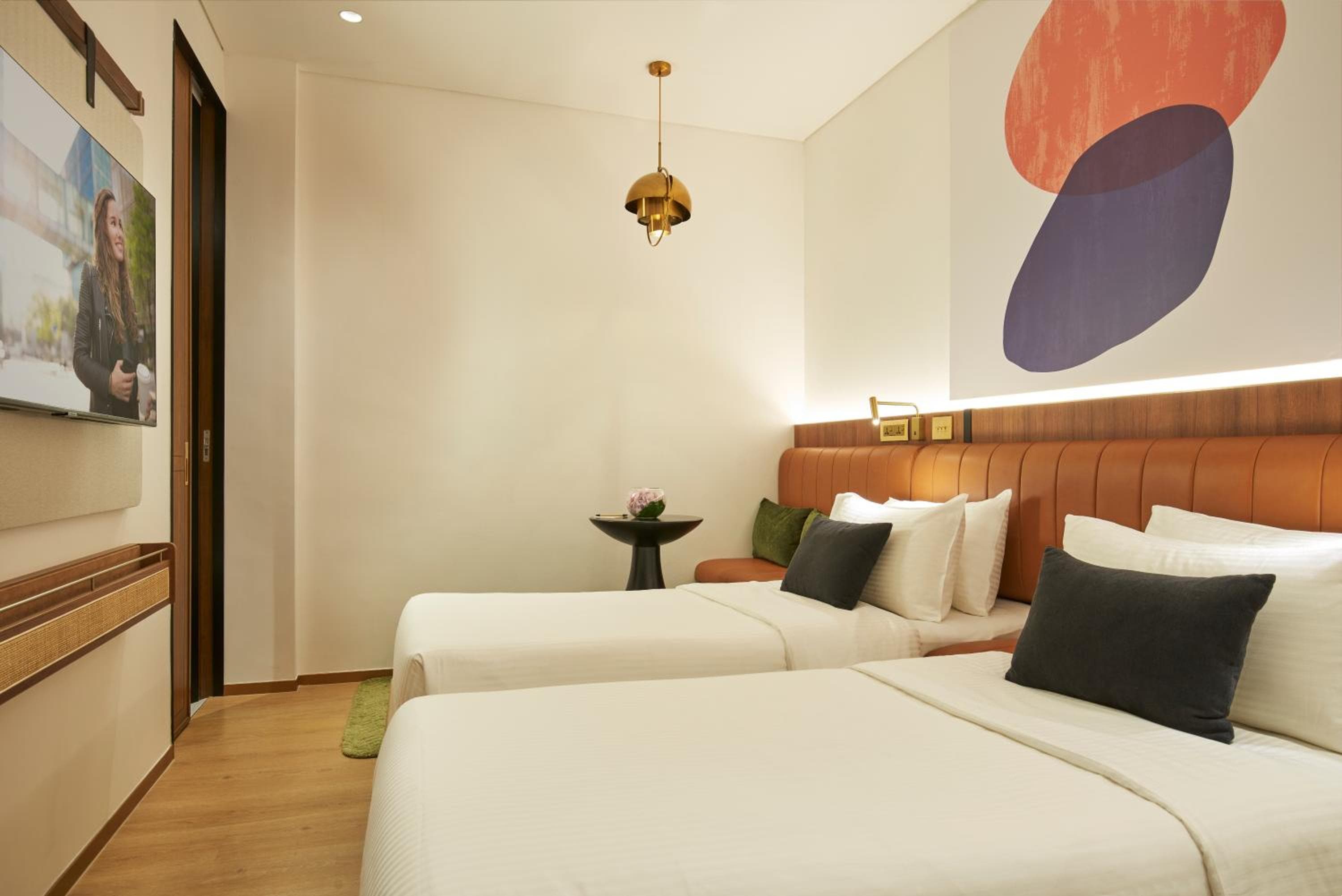 ROOM, TWIN BEDS