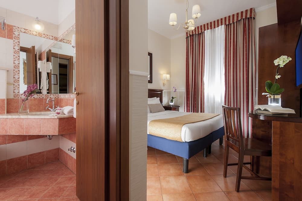 Classic Double or Twin Room, 1 Queen Bed