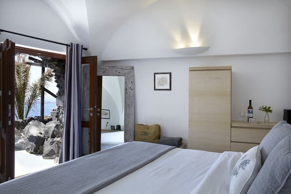 Honeymoon Suite (up to 4 guests)