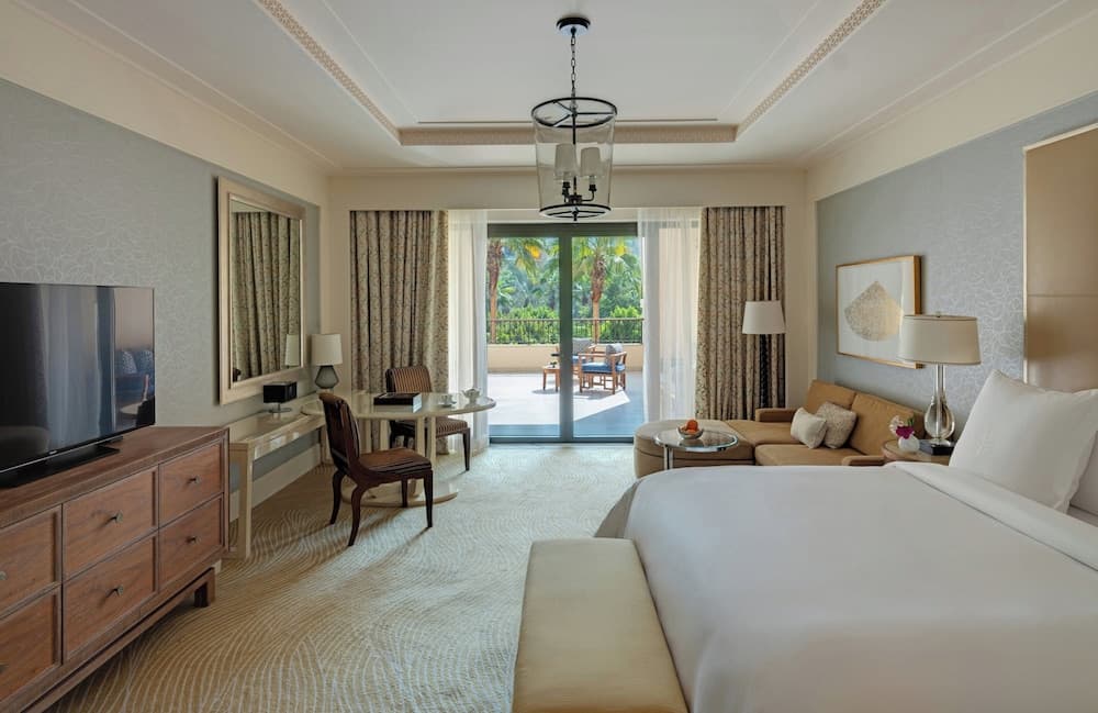 DELUXE, KING BED, RESORT VIEW, BALCONY