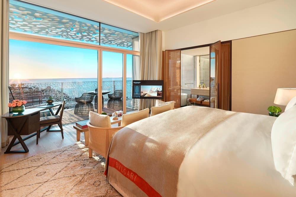 Premium Room, Guest room, 1 King, Balcony