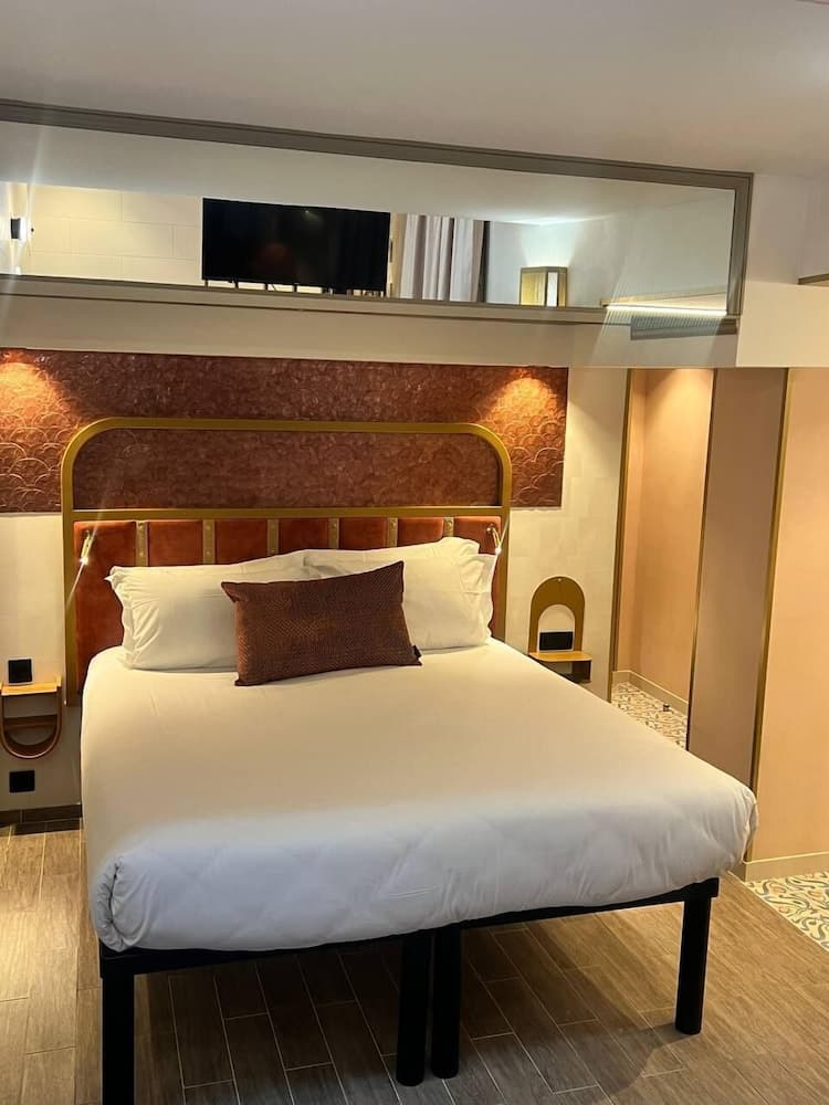 Room Double Bed