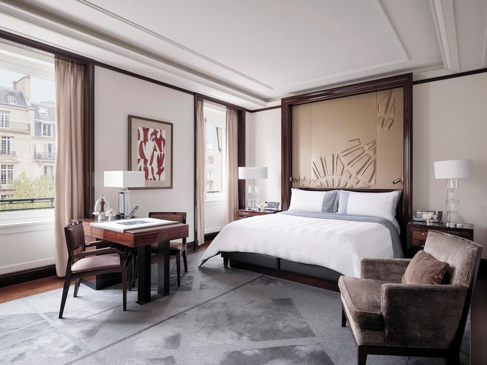 Deluxe King Room - Deluxe Room-1King-City or Courtyard View-
Comp WiFi-TV Over Bathtub-Sep Shower-35-40SqM