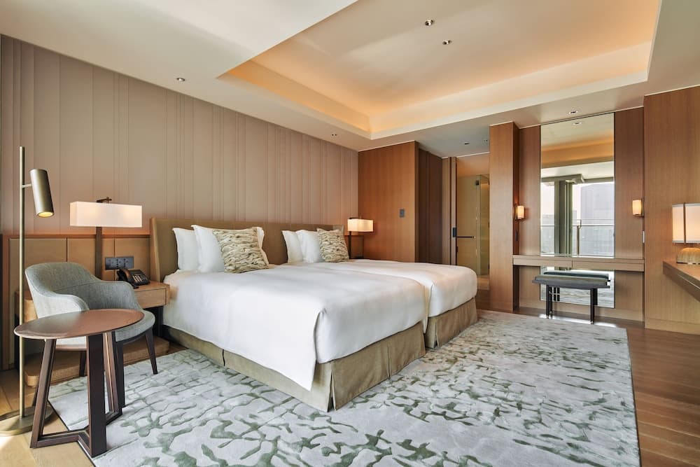 Premier Suite Twin