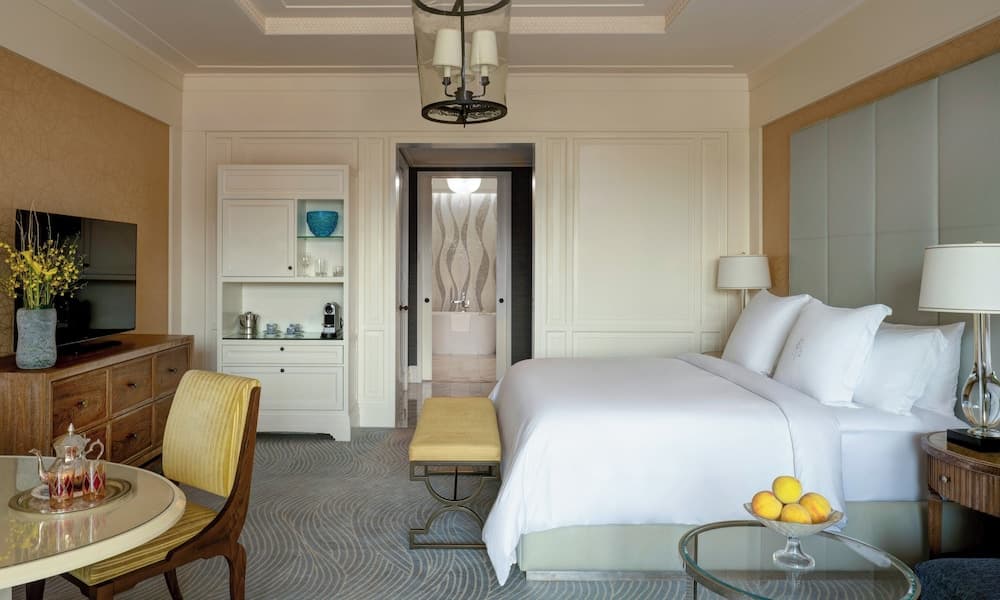 Deluxe Room, 1 King Bed, City View