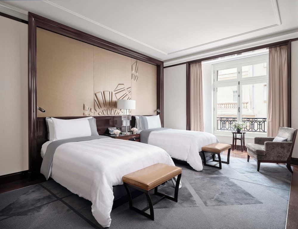 Deluxe Twin Room - Deluxe Room-2Twins-City or Courtyard View-
Comp WiFi -TV Over Bathtub-Sep Shower-40-50SqM
