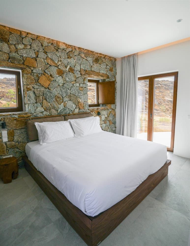 SUITE WITH PRIVATE POOL