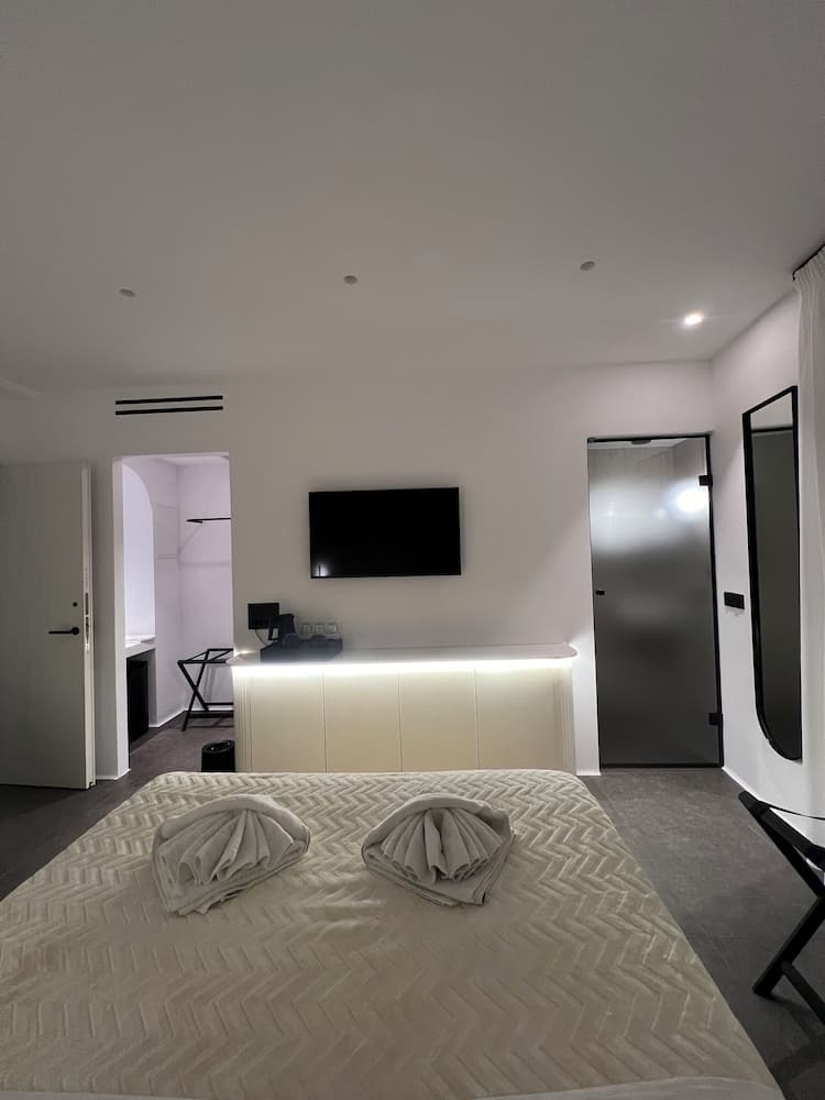 Economy Triple Room