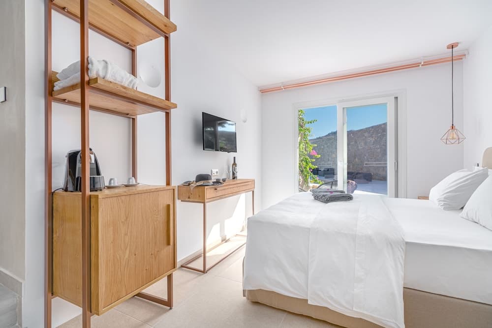 Deluxe Room, Pool View