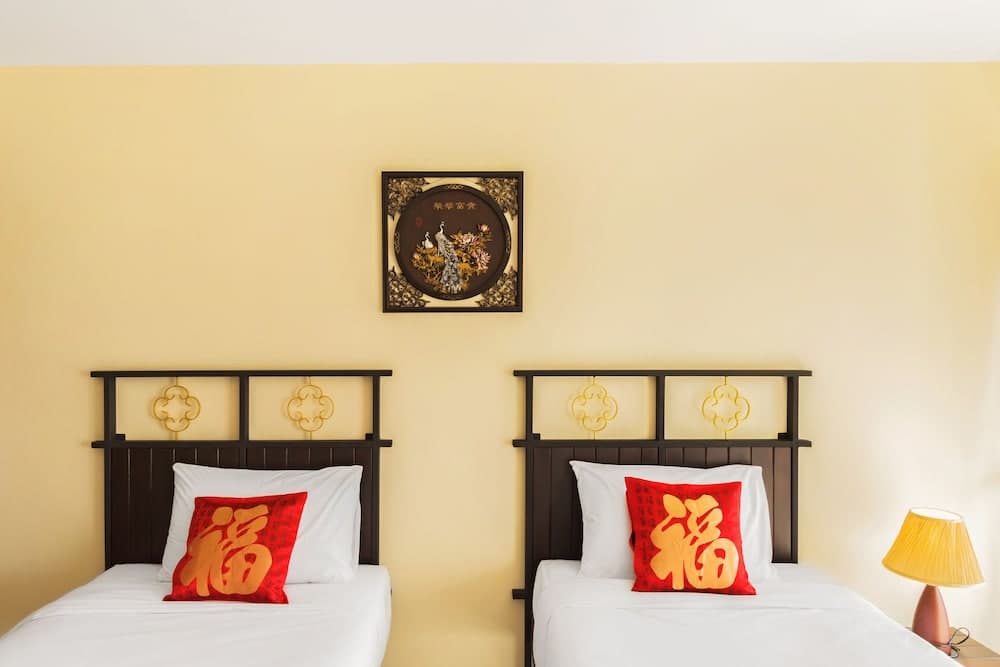 Deluxe Twin Room with Balcony