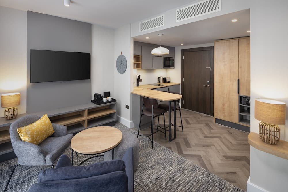 1 King Studio Suite Kitchenette