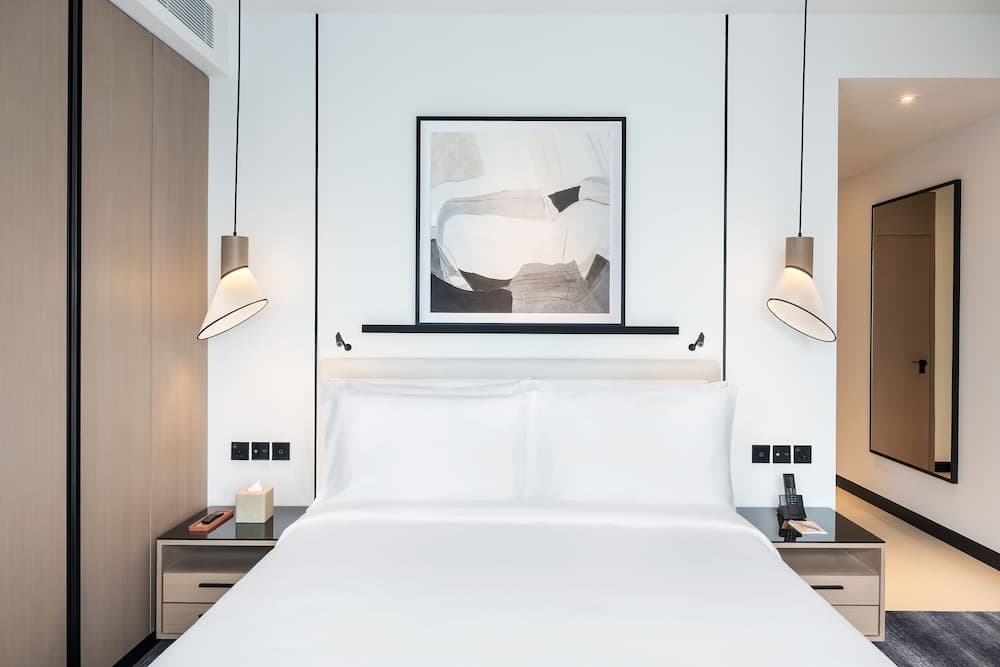 Deluxe Room, 1 King Bed, City View With Private Balcony