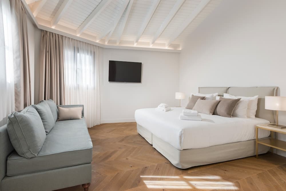Neoclassical Suite with Veranda (Residence)
