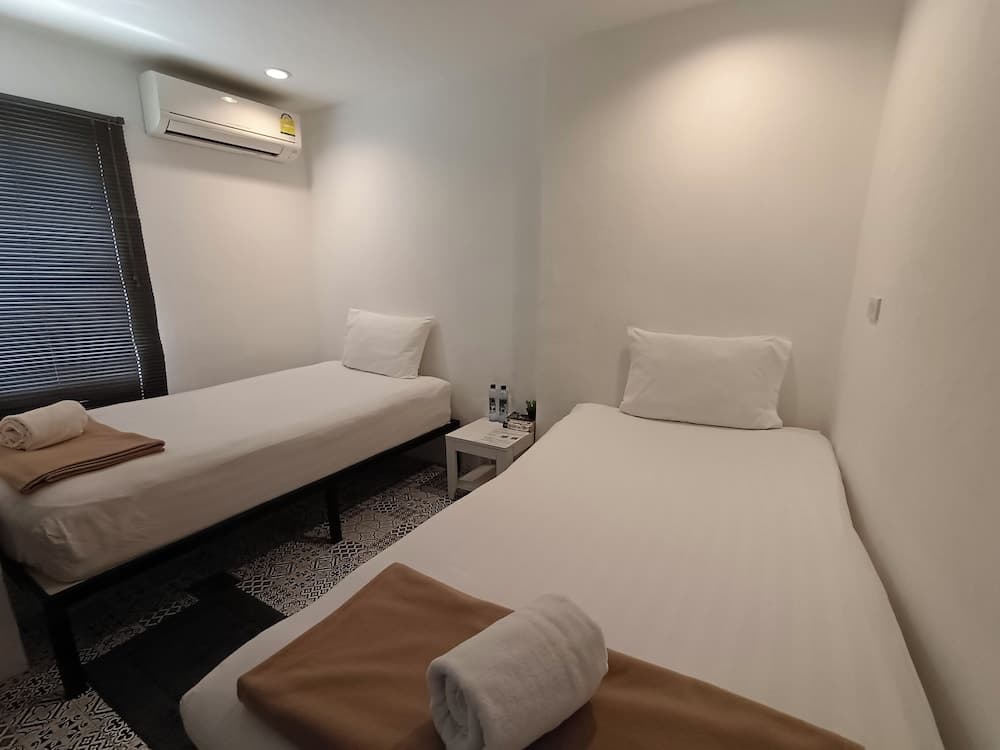 Standard Twin Bedroom