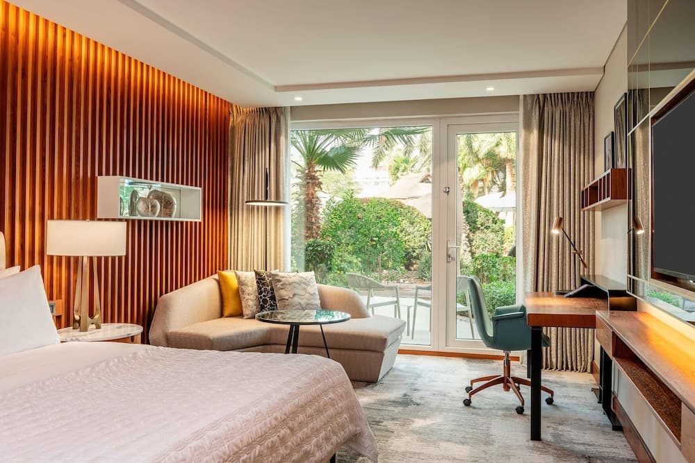 Deluxe Room, 1 Queen Bed, Garden View