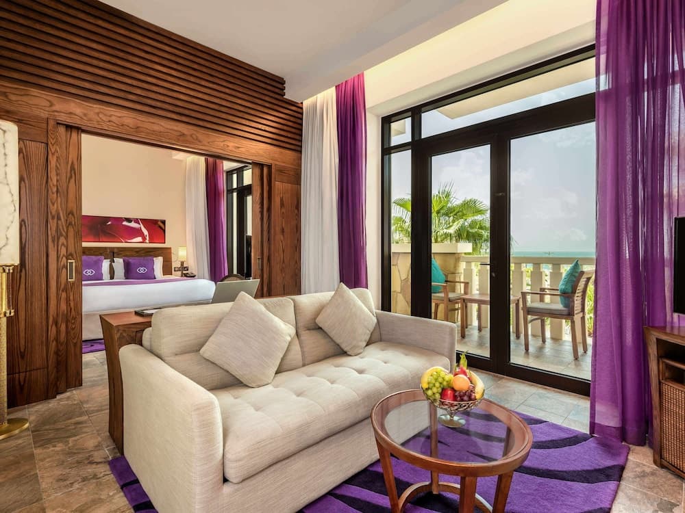 JUNIOR SUITE , Club Access, 1 King Size Bed, Sofabed, Private Balcony