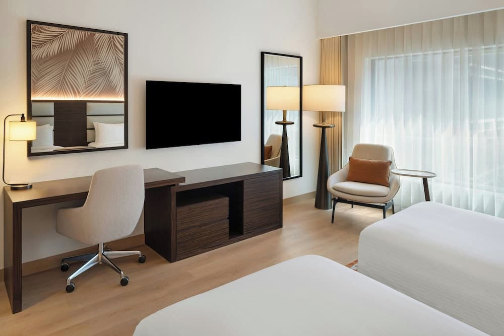 Deluxe Twin Room with City View