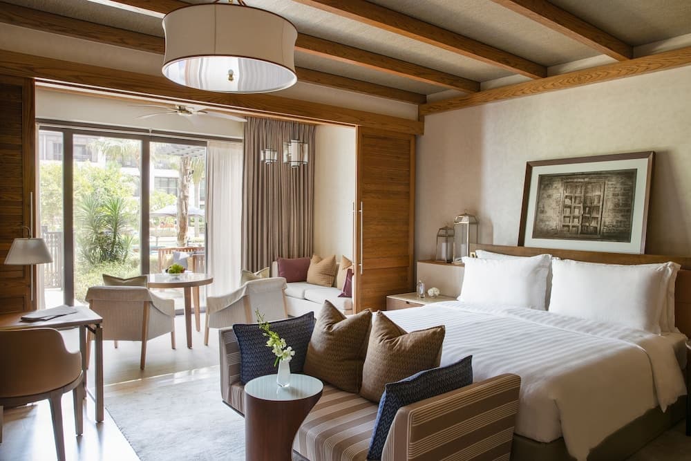 Room, Pool view