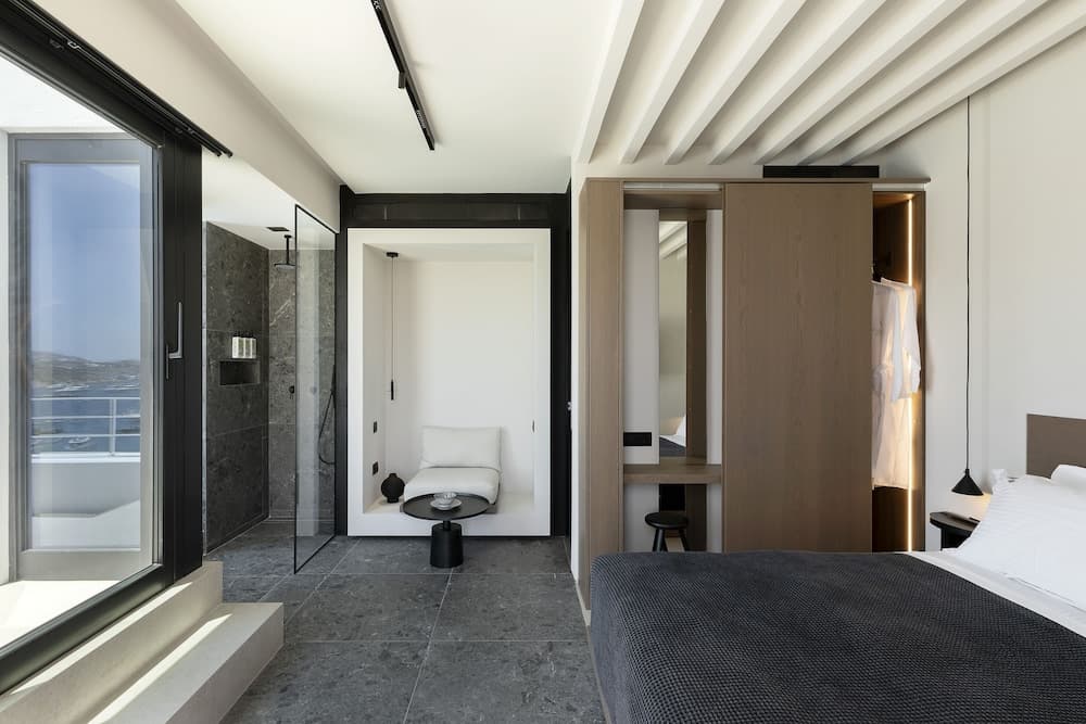 SUITE, SEA VIEW, WITH POOL