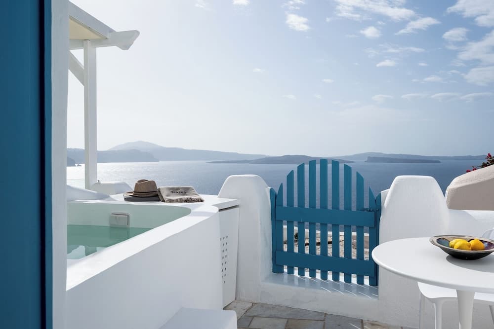  CAVE VILLA WITH HOT JETTED TUB & CALDERA VIEW