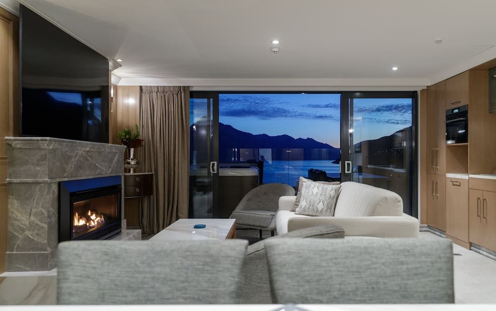 Lakeview Suite