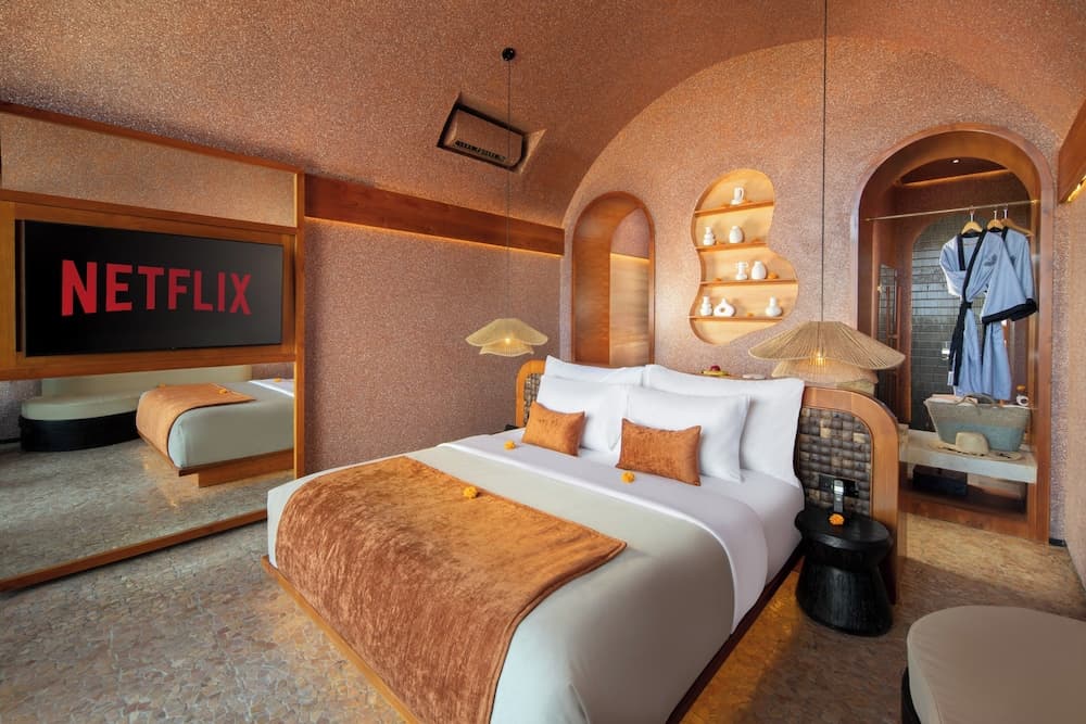 Suite with Hot Tub
