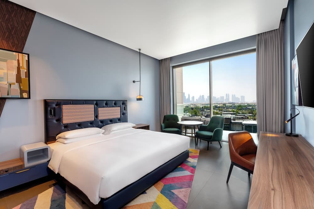 1 King Bed Skyline View Balcony with 20% off on Food and Soft Beverage