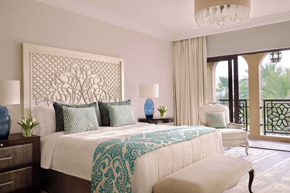 Arabian Court Deluxe Twin Room