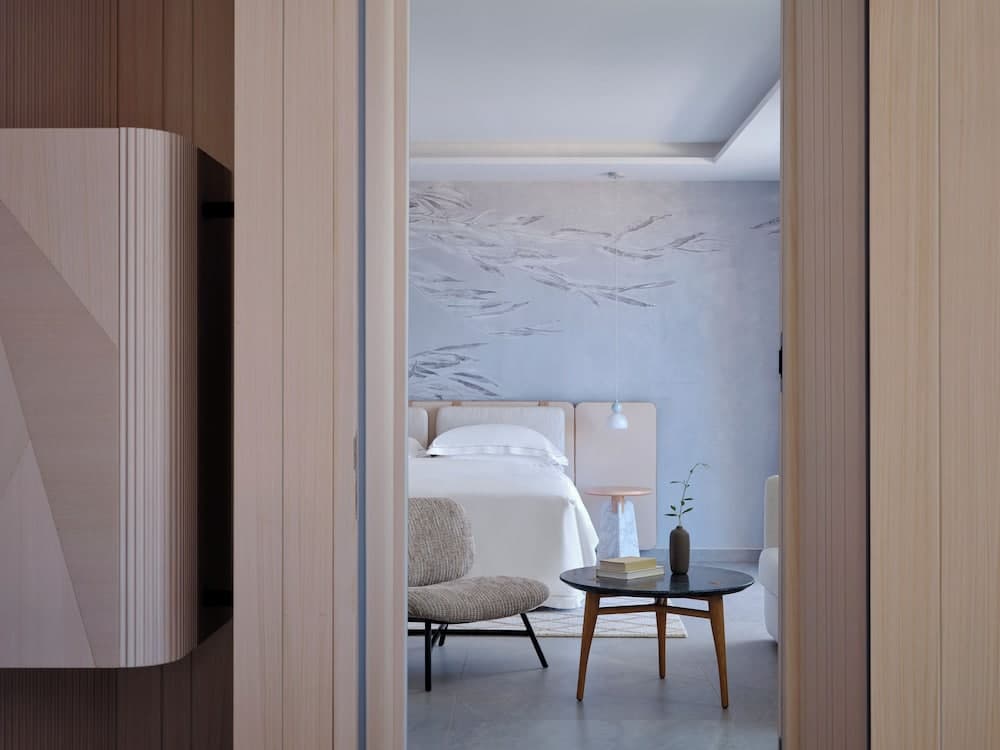 Room WITH VIEWS